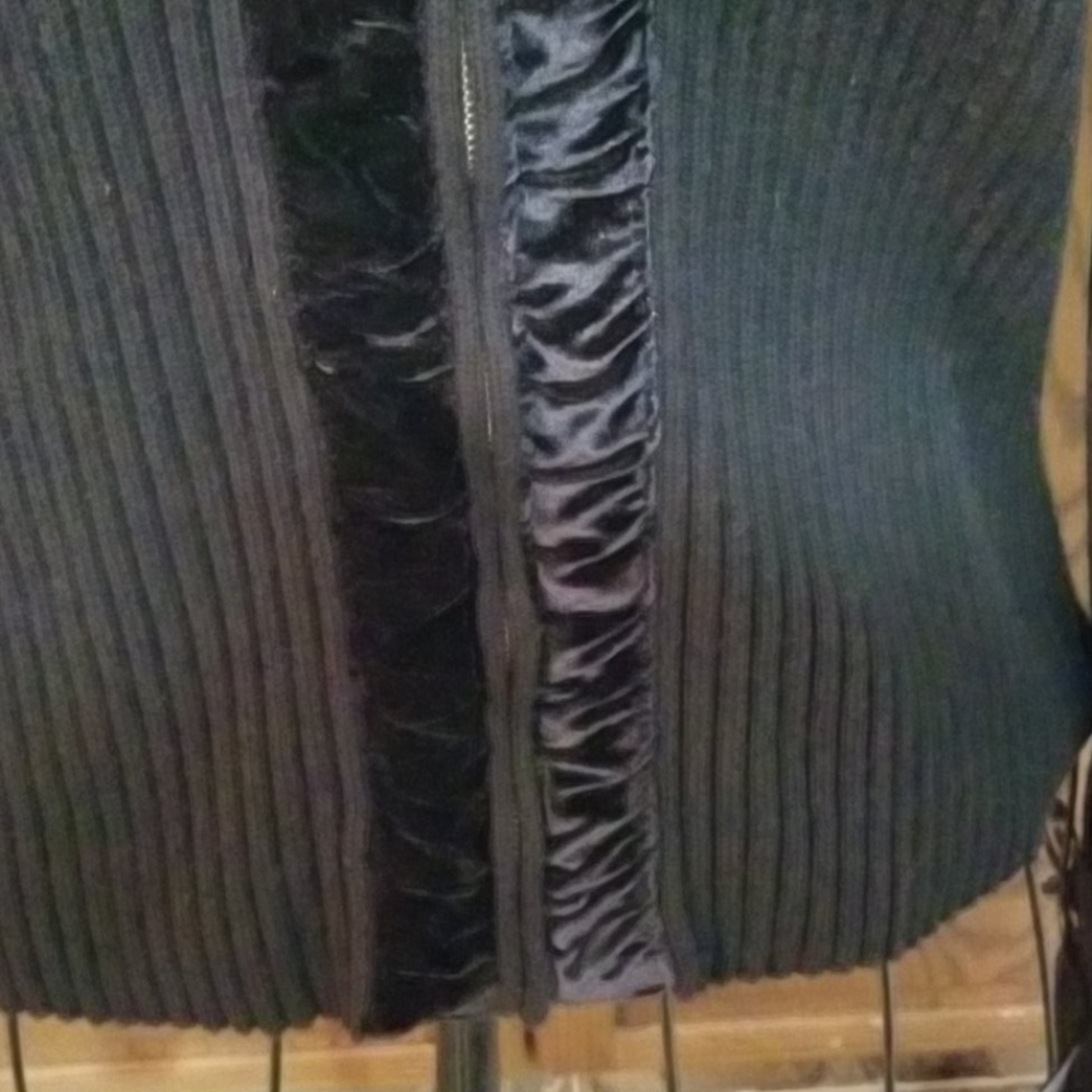 Sweater - Picture 5 of 7